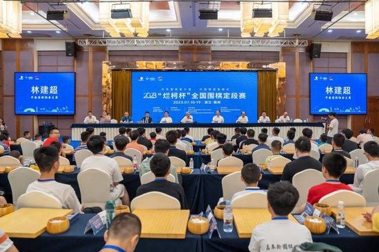 据西班牙媒体《马卡报》报道，卡塞米罗考虑冬窗离开曼联，他收到了沙特的重要报价。